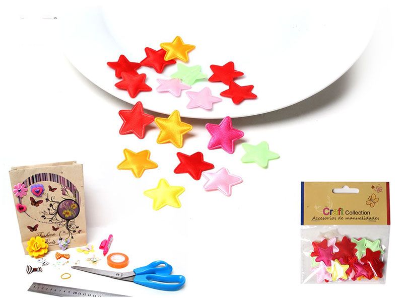 Pequeñas estrellas de tela de colores para manualidades